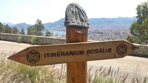 Segnaletica dell'itinerario su Monte Pellegrino (foto Giulio Giallombardo)