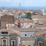 Il principe torna nel suo labirinto e la baronessa apre le stanze dei libri, Catania al terzo weekend